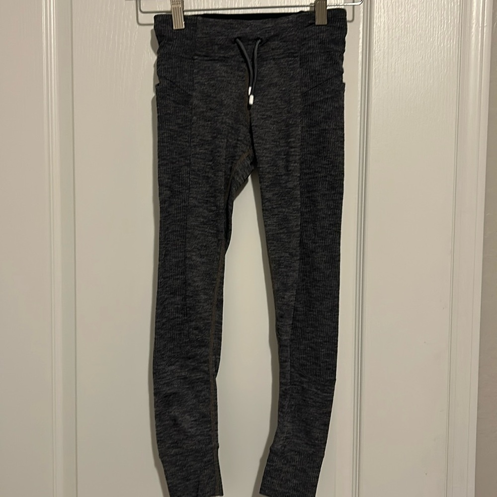 Girls Athleta dark grey full length leggings size 8-10